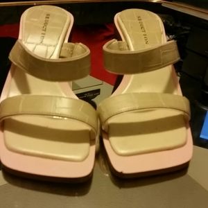 Pink low heeled shoe